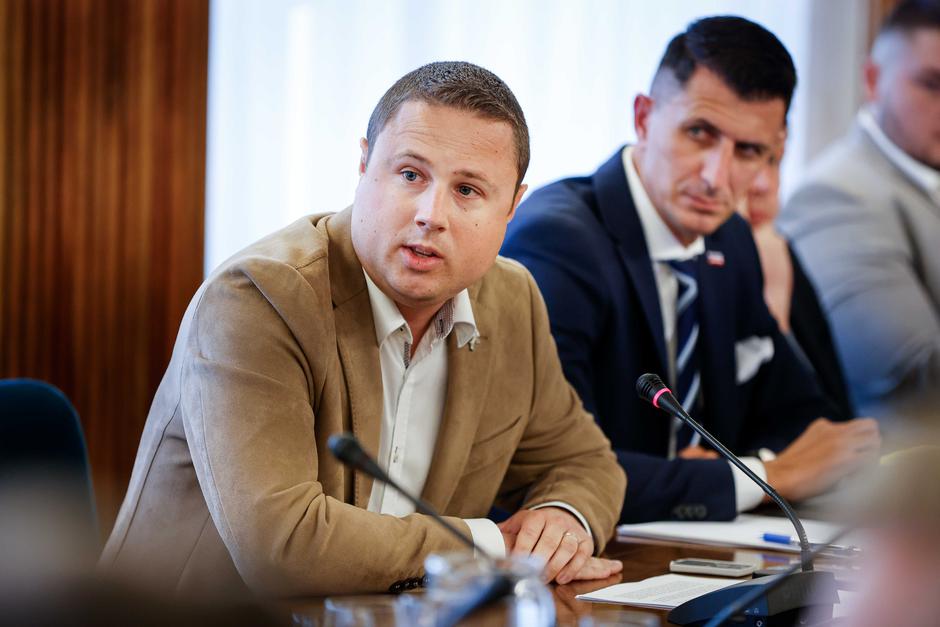 zaslišanje Marta Kos, Žan Mahnič | Avtor: Saša Despot