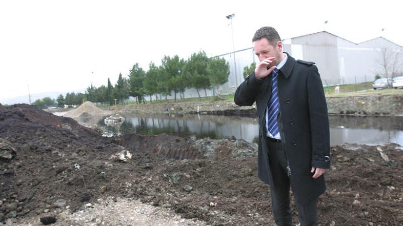 Župan Boris Popovič je lani opozarjal na odkrito nelegalno deponijo, zdaj ima ob