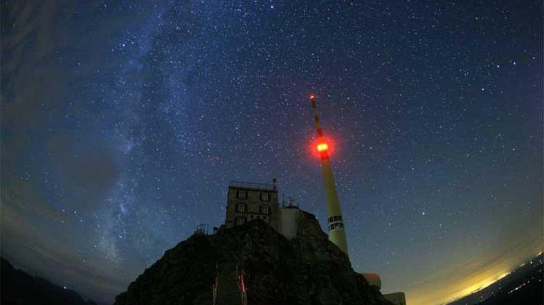 Mlečno stezo lahko na območju Srednje Evrope občudujete le tam, kjer ne živi vel