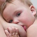 Nedolžen dojenčkov ugriz je lahko zelo boleč.