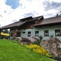 V planinskem domu ima gostilno Slovenski hram Janez Pavec, s. p., sicer član sku