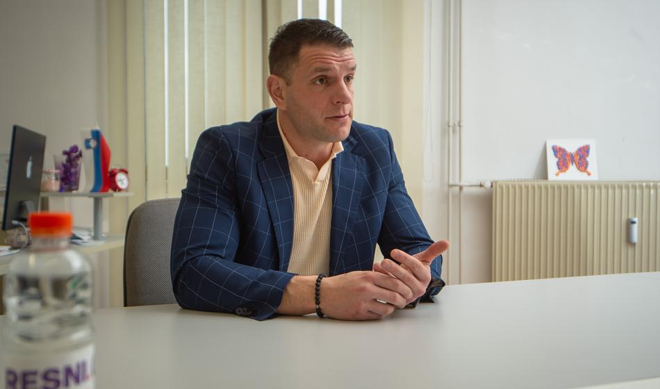 Tako odgovarja TV SLO: Voditeljica stranko Resni.ca naslovila z Neresni.ca