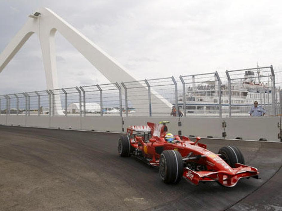 Prve kvalifikacije v Valencii je dobil Felipe Massa.