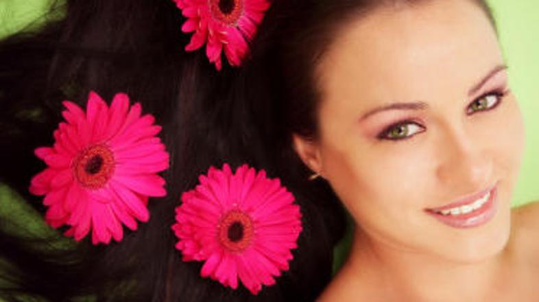 Nežno si nadišavite lase.