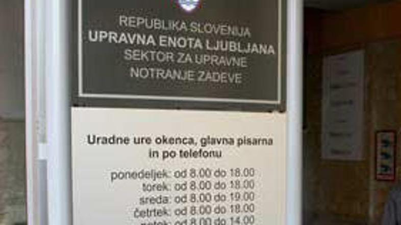 Uradne ure ob sobotah ostajajo.