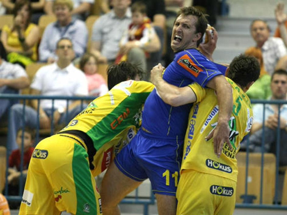 Rokometaši Kopra so v tekmi z državnimi prvaki povsem dominirali.