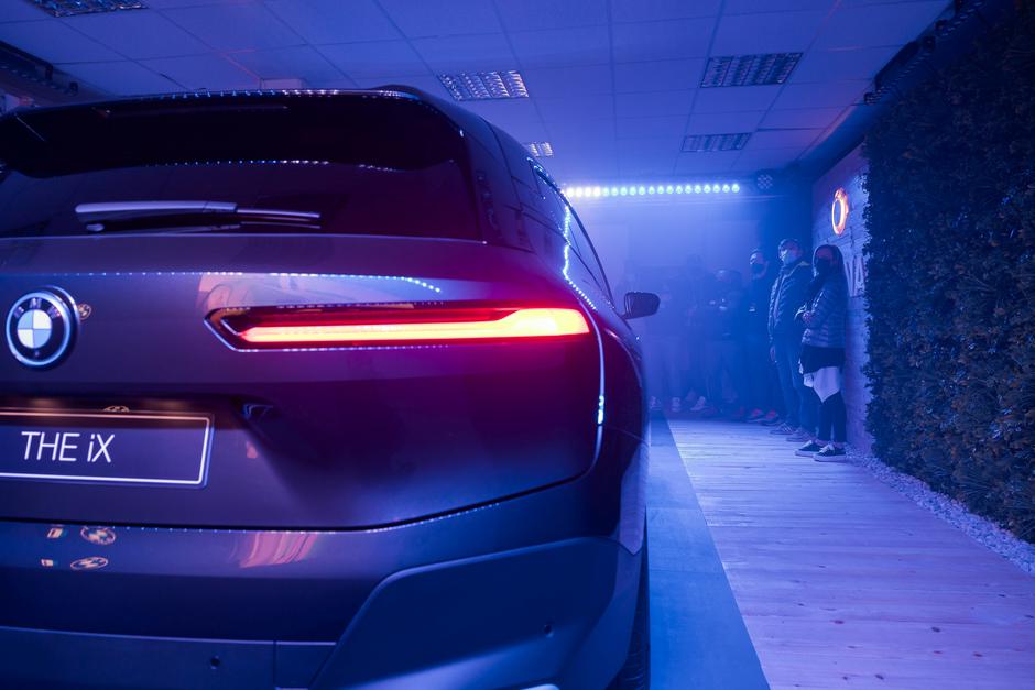 BMW iX | Avtor: Žiga Intihar/BMW