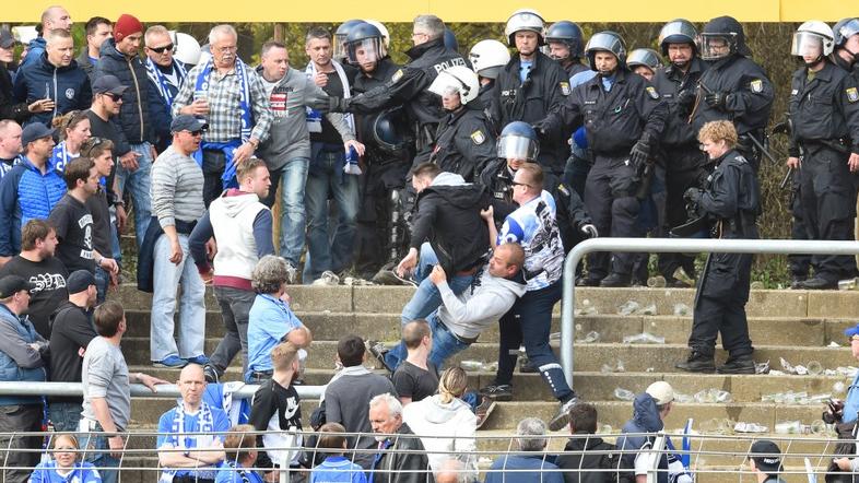 Darmstadt Eintracht Frankfurt navijači policija aretacije