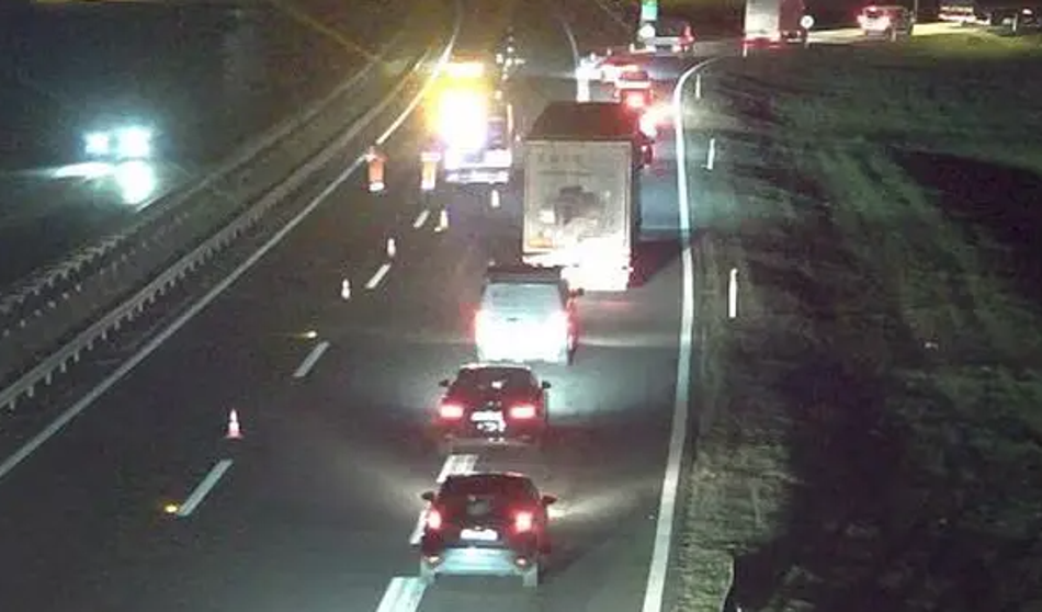 Huda nesreča: Četverica poskušala prečkati avtocesto, dva umrla