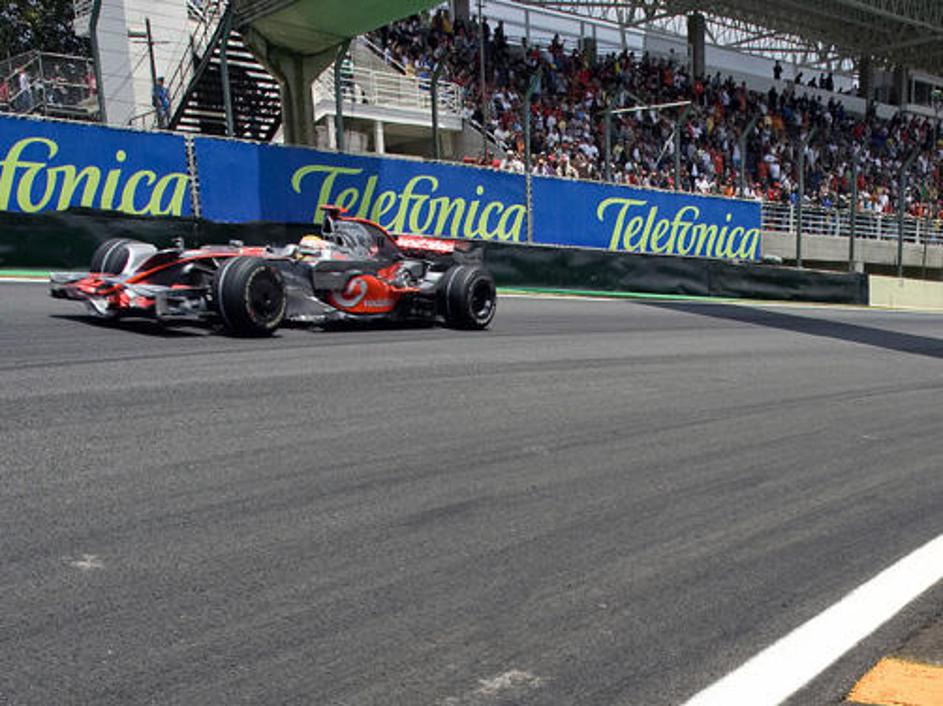 Še kako pomemben bo prvi zavoj, Senna S. Lewis Hamilton ne bo smel biti preagres