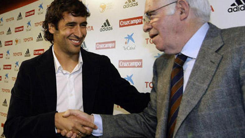 raularagones_main_action