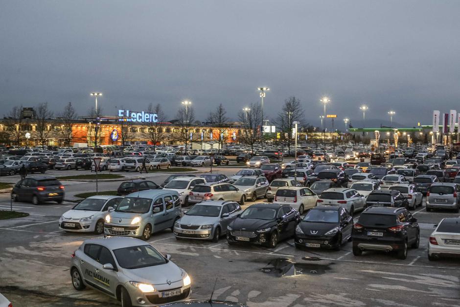 parkirišče | Avtor: Saša Despot