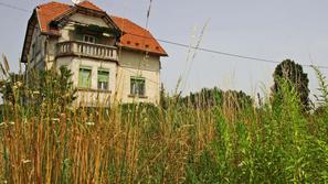 ljubljana 13.07.2011 stara hisa namenjena za podiranje, kozeljeva ulica 20, Ljub