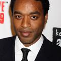 Chiwetel Ejiofor, ki v filmu igra Adriana Helmsleyja, bi s seboj vzel veliko čok
