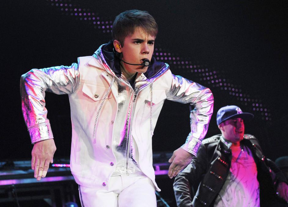 Justin Bieber si lahko oddahne. Metalca jajc so aretirali. (Foto: null)