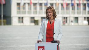 Šport: Fajon: "Želimo si predsedniškega kandidata iz vrst SD" - Tanja Fajon