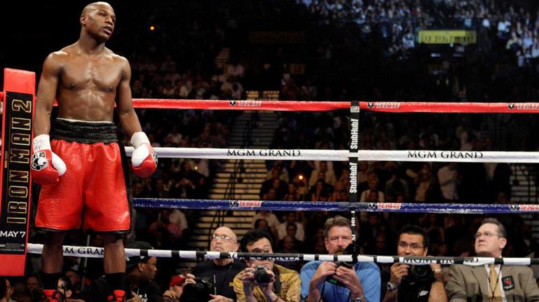 Mayweather Jr. v ringu ne pozna poraza. Precej slabše pa mu gre v zasebnem življ