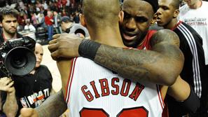 LeBron James Taj Gibson zmaga veselje proslavljanje slavje proslava
