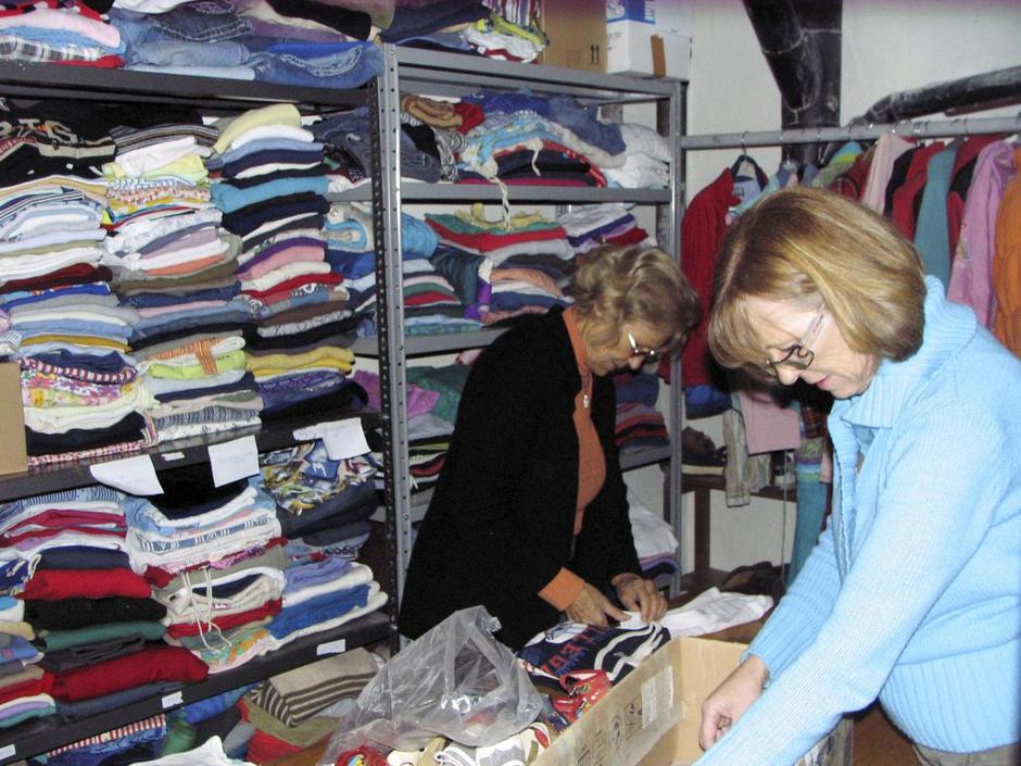 Prinesite takšna oblačila, ki bi jih tudi sami še oblekli, svetujejo pri Rdečem  | Avtor: Žurnal24 main