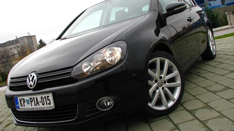 Večina ukradenih vozil srednjega razreda konča v črnih delavnicah za rezervne de