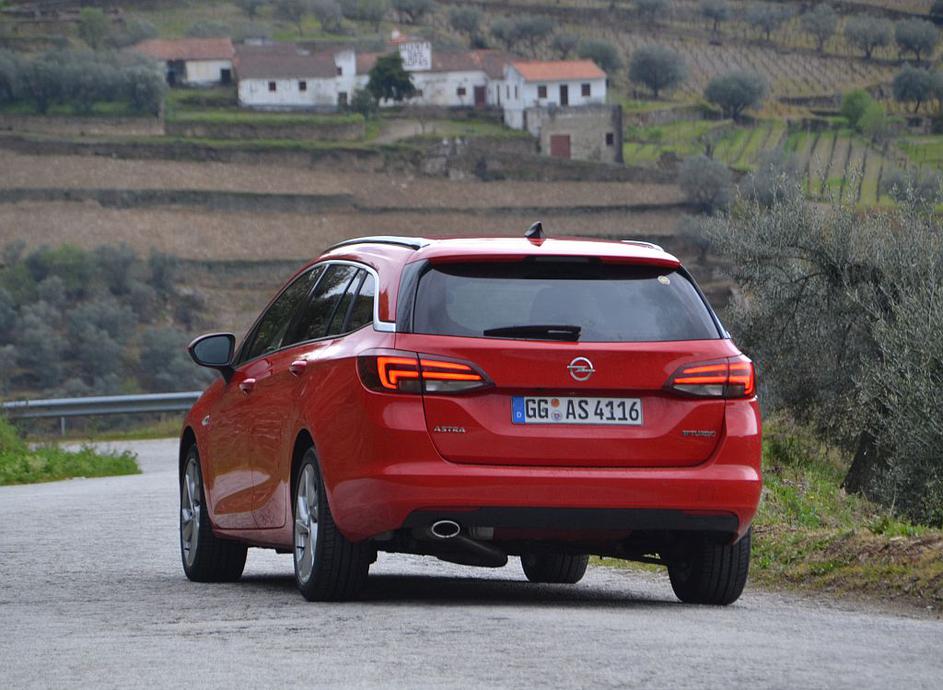 Opel astra sports tourer