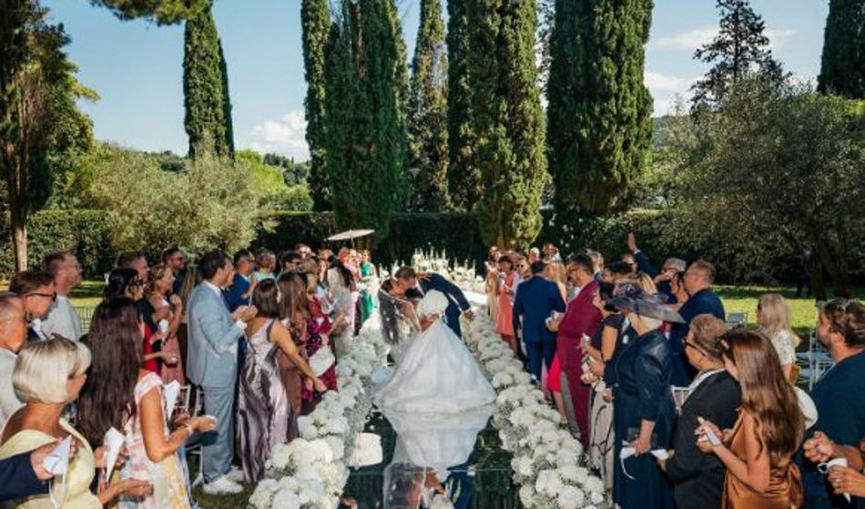 Prva poročna fotografija Roberta Goloba in Tine Gaber