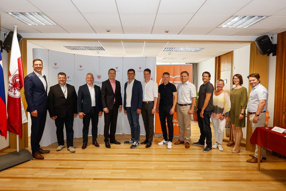 Matjaž Rakovec, Jure Valjavec, podpis pogodbe, Mestna občina Kranj, T2 | Avtor: Anže Krže/Mediaspeed