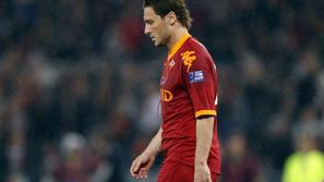 Francesco Totti bo zaradi grobega prekrška nad Balotellijem počival kar štiri te