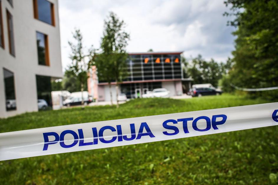 Novice: Ni mogel sprejeti, da ima drugega, zato jo je zabodel - Umor