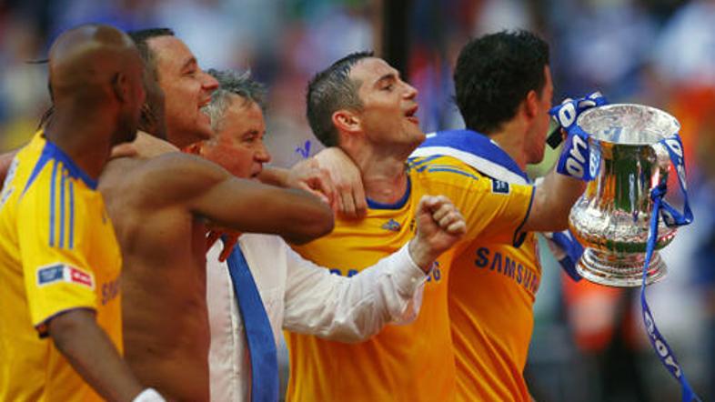 V Chelseaju so zbrani pravi nogometaši, meni Hiddink.