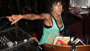 Nasvet: ne posojajte Amy Winehouse oblačil, saj se lahko zgodi, da jih boste mor