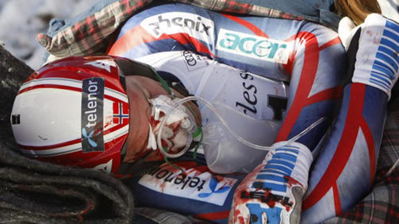 Aksel Lund Svindal po padcu na treningu smuka v Beaver Creeku.