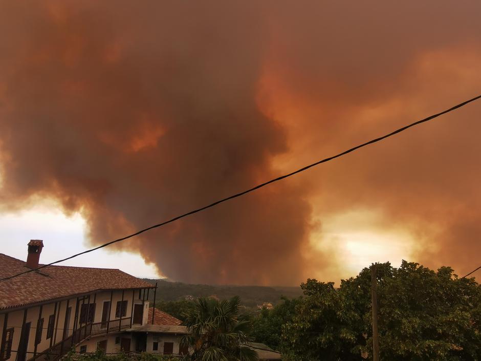 Požar nad gradom | Avtor: CZ Severna Primorska