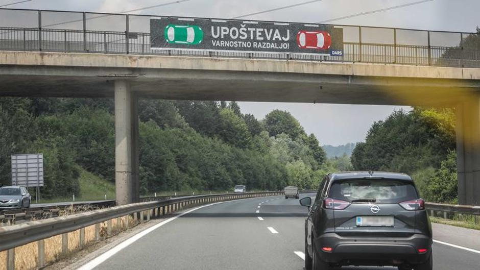 Varnostna razdalja | Avtor: Saša Despot