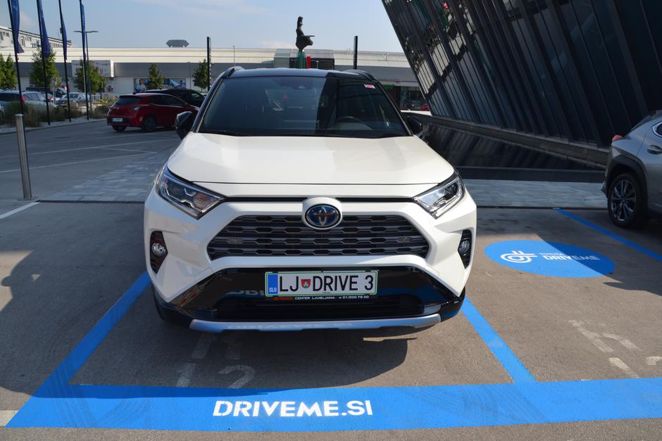 DriveMe | Avtor: Gregor Prebil