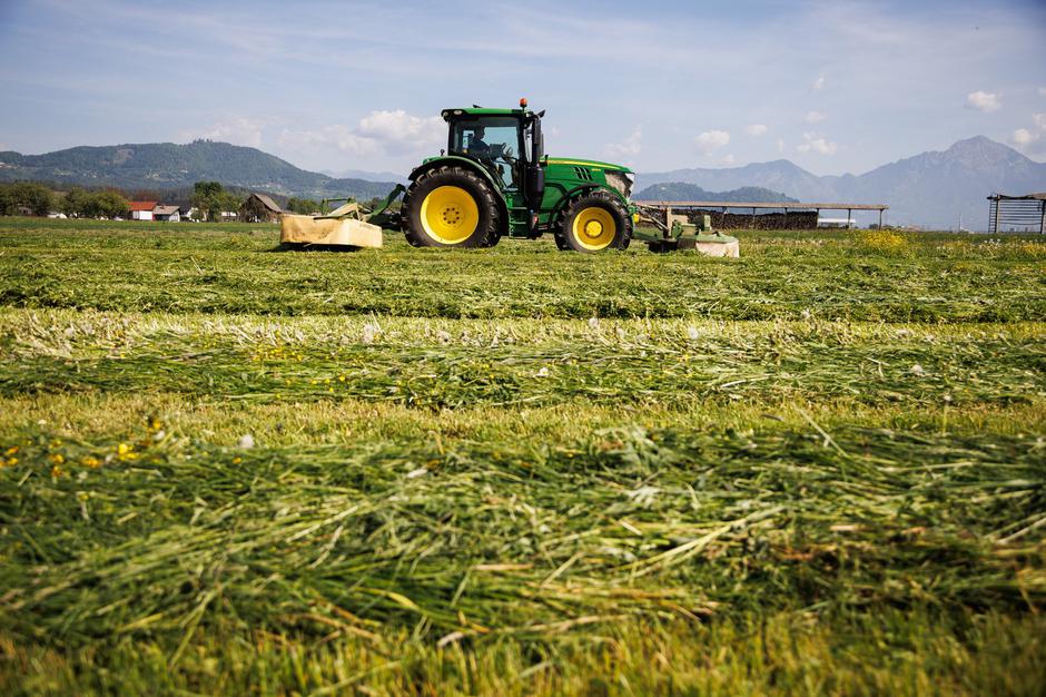 traktor košnja tave travnik | Avtor: Profimedia