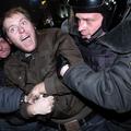 Volitve v Rusiji spremljajo protesti