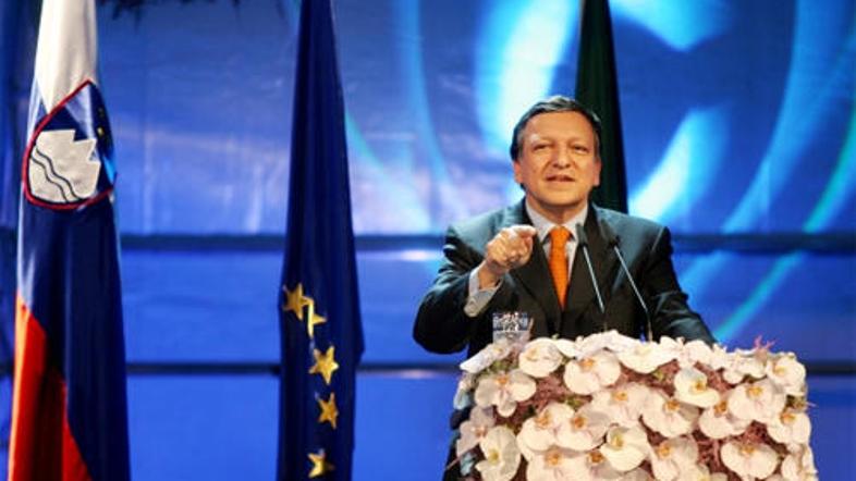 Evropska komisija visoke stroške opravičuje s tem, da Barroso veliko potuje. (Fo