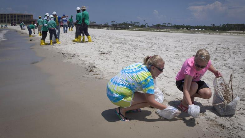 Naftni madež je po obali Louisiane, Alabame in Mississippija v sredo skoraj dose