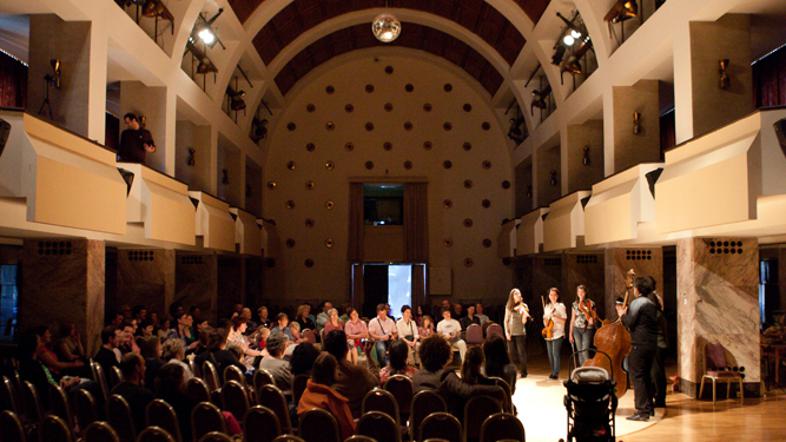 Bojan Cvetrežnik in Godalkanje na festivalu Godibodi v Festivalni dvorani