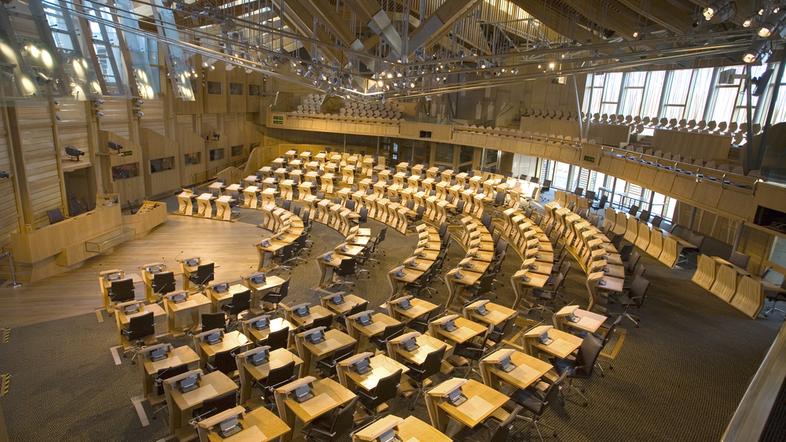 Notranjost škotskega parlamenta.