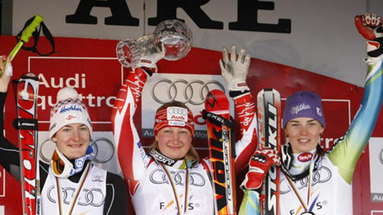 Najboljše tri v skupnem seštevku veleslaloma: Kathrin Zetttel (od leve proti des