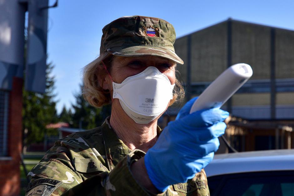 koronvairus vojakinja | Avtor: Epa