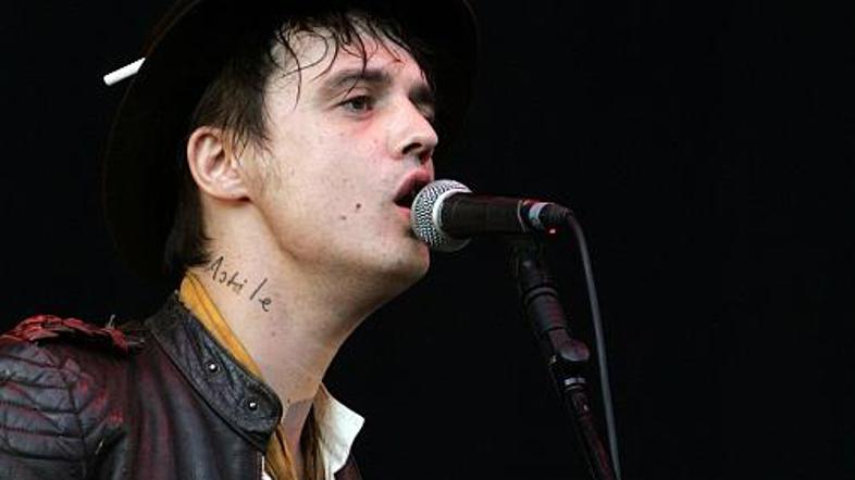 Peta in Courtney veže nekaj posebnega - oba sta samouničevalna in težavna, pišej