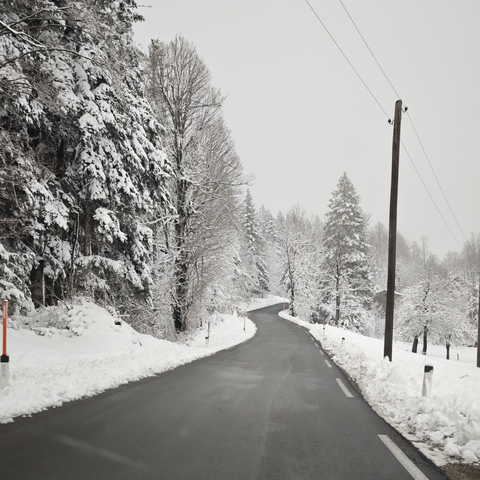 Sneg, zasnežena cesta, cesta, zima, vreme