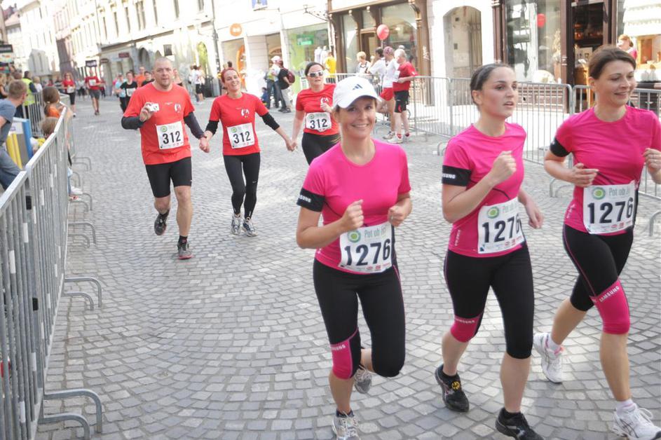 Če želite visokoresolucijsko fotografijo, nam pošljite elektronsko sporočilo na 