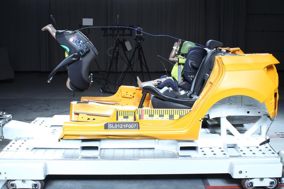 AMZS test otroških sedežev | Avtor: AMZS