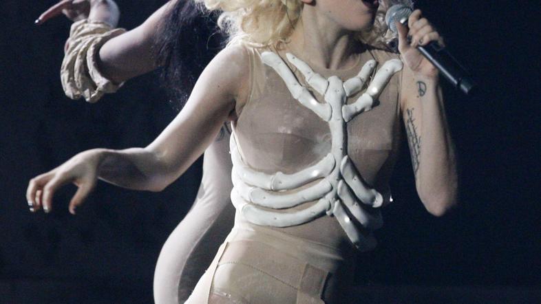 Lady Gaga se je s svojim hitom uvrstila na prvo mesto lestvice na YouTubu. (Foto
