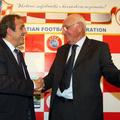 Marković (desno) skupaj s predsednikom Uefe Michelom Platinijem. (Foto: Pixsell)