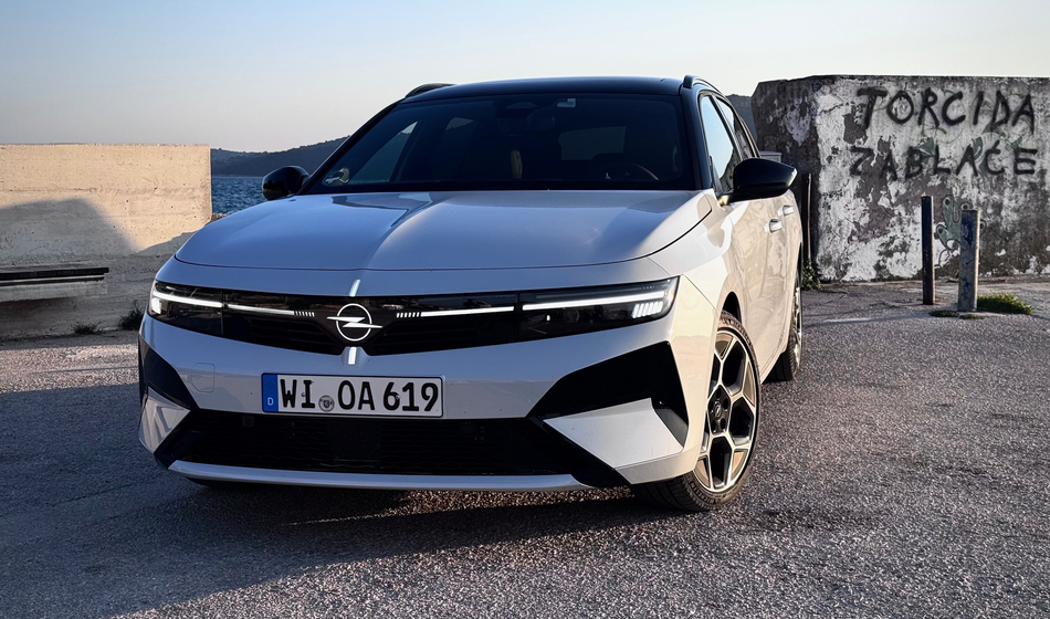 Vozili smo prenovljeno upornico proti trendom: astra ima še veliko adutov